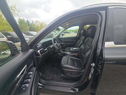 Ebony Black 2024 Kia Telluride S