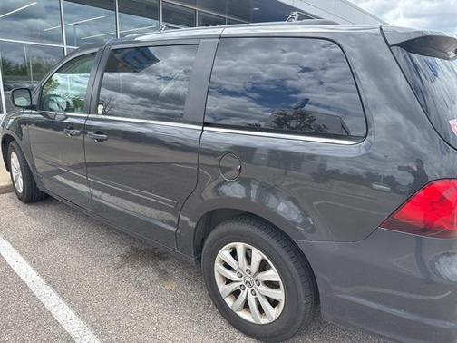 2012 Volkswagen Routan SE
