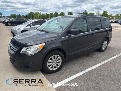 2012 Volkswagen Routan SE