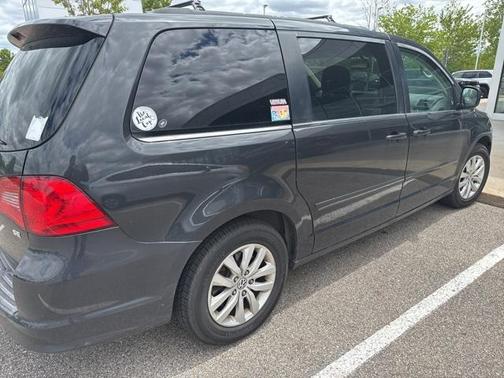 2012 Volkswagen Routan SE