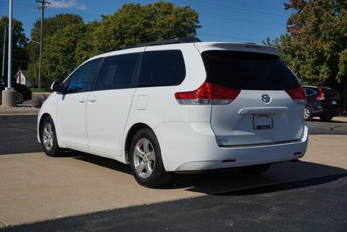 Super White 2011 Toyota Sienna LE