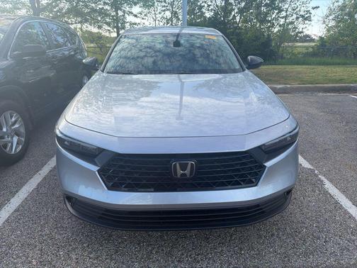 Solar Silver Metallic 2025 Honda Accord SE