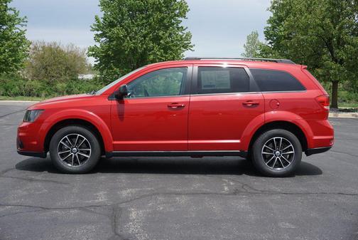 Redline 2 Coat Pearl 2019 Dodge Journey SE