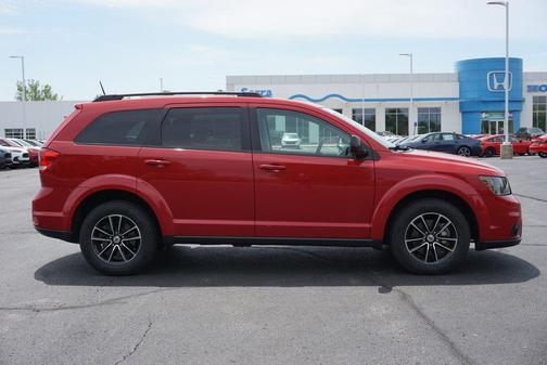 Redline 2 Coat Pearl 2019 Dodge Journey SE