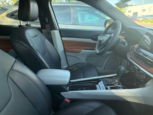 Bright White Clearcoat 2023 Jeep Compass Limited