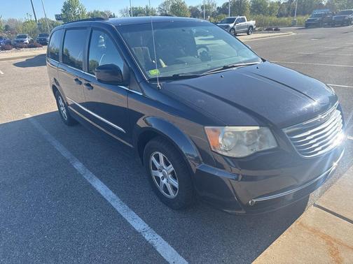 Blackberry Pearlcoat 2011 Chrysler Town & Country Touring