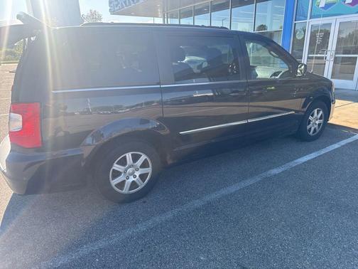 Blackberry Pearlcoat 2011 Chrysler Town & Country Touring
