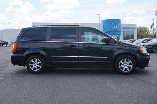 Blackberry Pearlcoat 2011 Chrysler Town & Country Touring