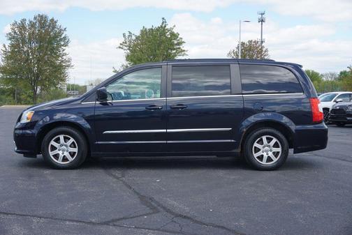 Blackberry Pearlcoat 2011 Chrysler Town & Country Touring