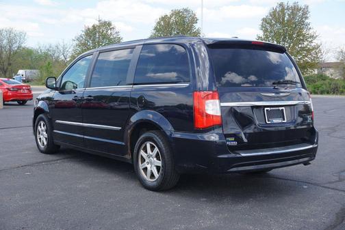 Blackberry Pearlcoat 2011 Chrysler Town & Country Touring