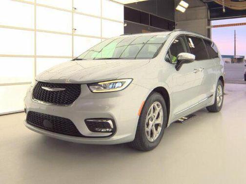 Silver Mist Clearcoat 2023 Chrysler Pacifica Limited