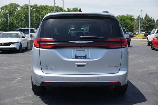 Silver Mist Clearcoat 2023 Chrysler Pacifica Limited
