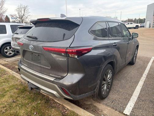 Magnetic Gray Metallic 2021 Toyota Highlander Hybrid Platinum