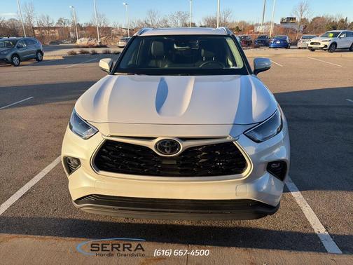 2024 Toyota Highlander XLE