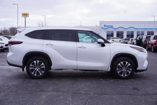 2024 Toyota Highlander XLE