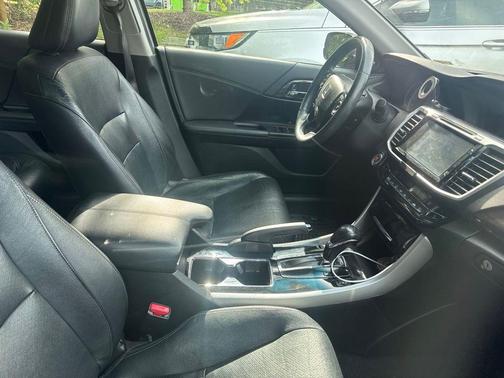 Modern Steel Metallic 2017 Honda Accord EX-L