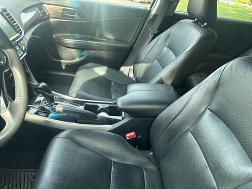 Modern Steel Metallic 2017 Honda Accord EX-L