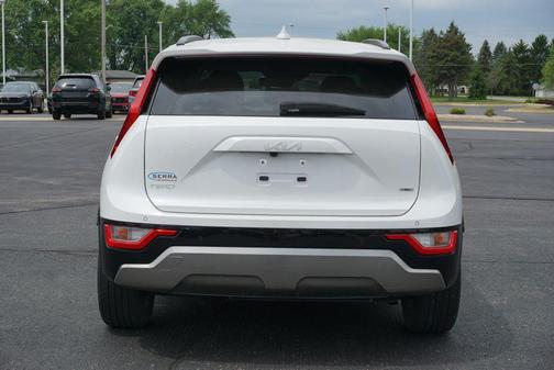 Snow White Pearl 2024 Kia Niro Touring