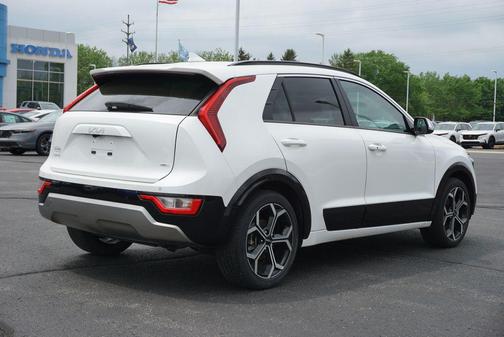Snow White Pearl 2024 Kia Niro Touring