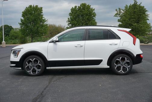 Snow White Pearl 2024 Kia Niro Touring