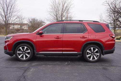 Radiant Red Metallic II 2024 Honda Pilot Touring 8-Passenger