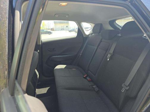 Abyss Black Pearl 2025 Hyundai KONA SE