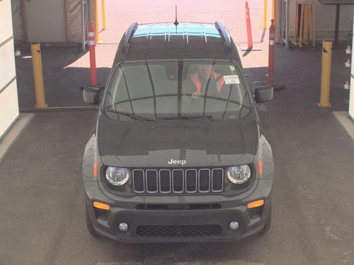 Graphite Gray 2023 Jeep Renegade Latitude