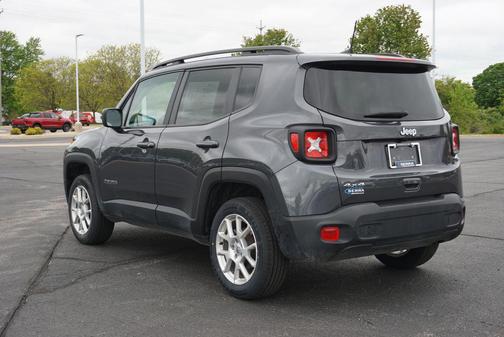 Graphite Gray 2023 Jeep Renegade Latitude