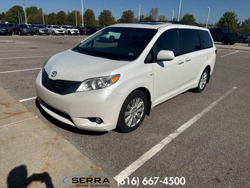 Blizzard Pearl 2017 Toyota Sienna XLE Premium