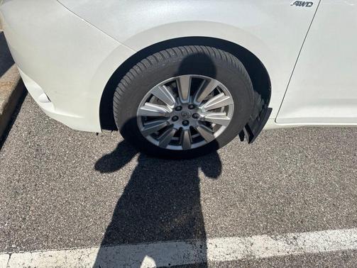 Blizzard Pearl 2017 Toyota Sienna XLE Premium
