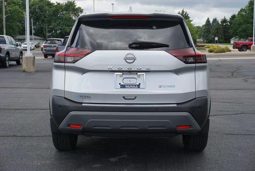 Brilliant Silver Metallic 2023 Nissan Rogue SV