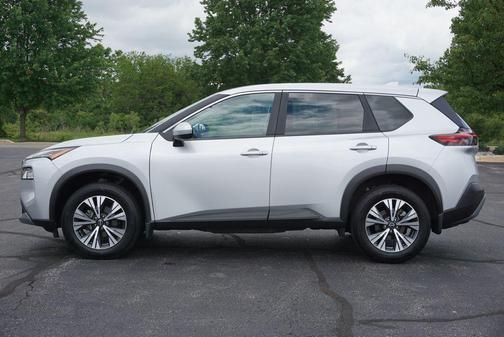 Brilliant Silver Metallic 2023 Nissan Rogue SV