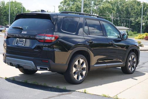 Crystal Black Pearl 2026 Honda Pilot Touring 8-Passenger