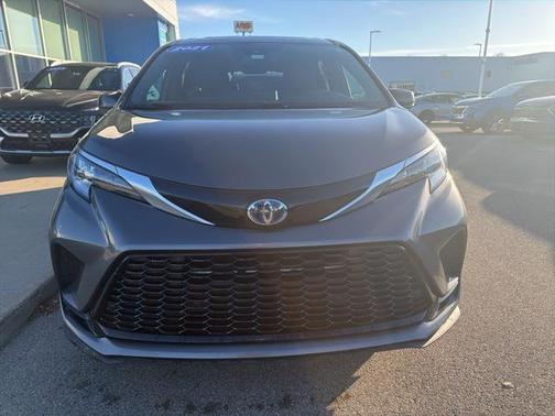 2021 Toyota Sienna XSE 7 Passenger