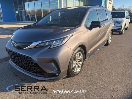 2021 Toyota Sienna XSE 7 Passenger
