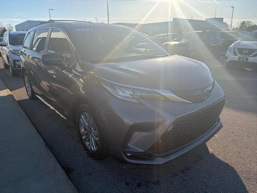 2021 Toyota Sienna XSE 7 Passenger