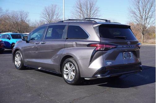 2021 Toyota Sienna XSE 7 Passenger