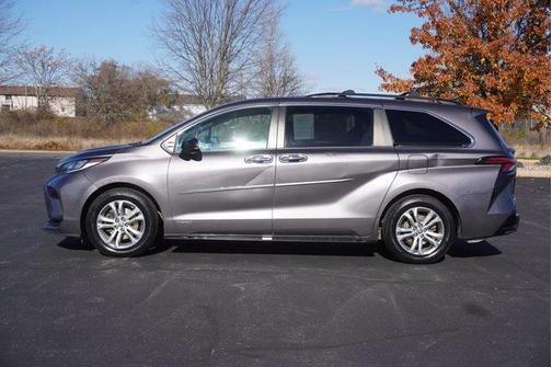 2021 Toyota Sienna XSE 7 Passenger