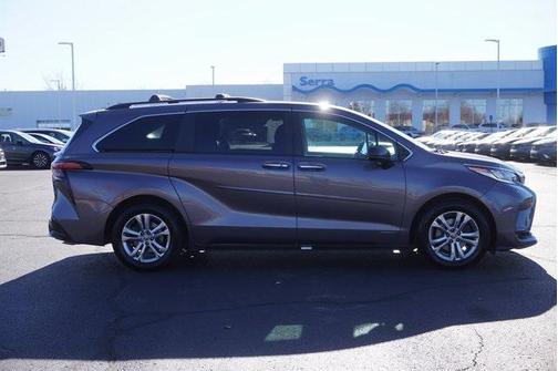 2021 Toyota Sienna XSE 7 Passenger