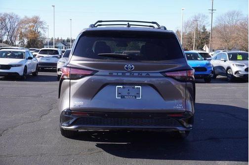 2021 Toyota Sienna XSE 7 Passenger