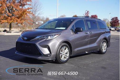 2021 Toyota Sienna XSE 7 Passenger