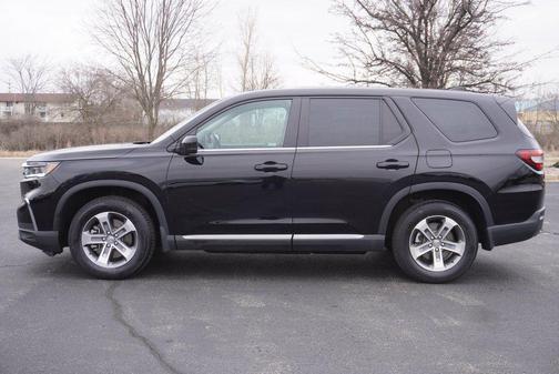 Crystal Black Pearl 2023 Honda Pilot AWD EX-L 7 Passenger
