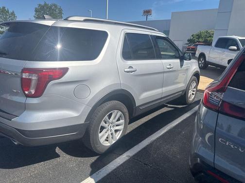 Ingot Silver 2018 Ford Explorer XLT