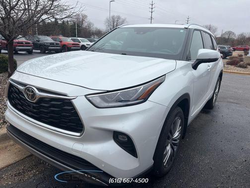 Wind Chill Pearl 2022 Toyota Highlander Platinum