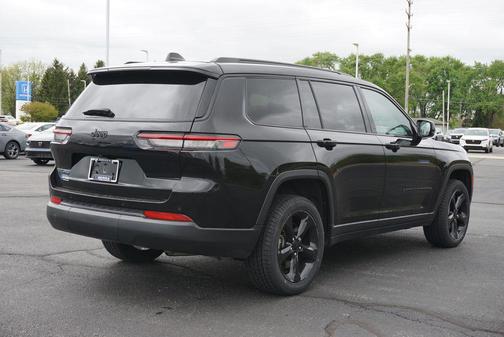 Diamond Black Crystal Pearlcoat 2023 Jeep Grand Cherokee L Altitude
