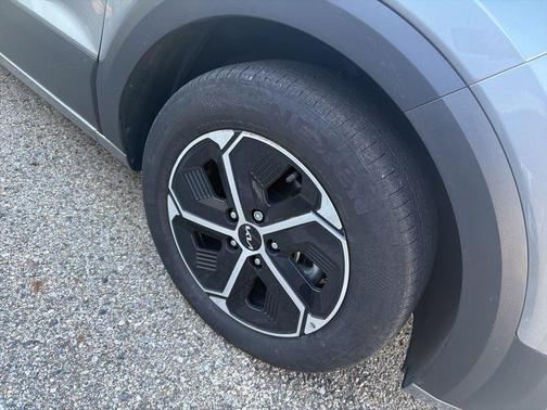 Steel Gray 2024 Kia Niro EX