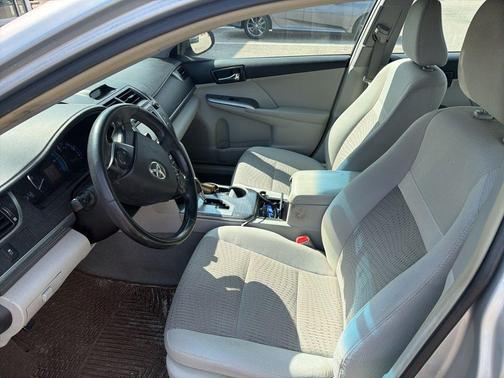 Classic Silver Metallic 2014 Toyota Camry Hybrid XLE