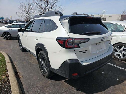 Crystal White Pearl 2023 Subaru Outback Onyx Edition XT