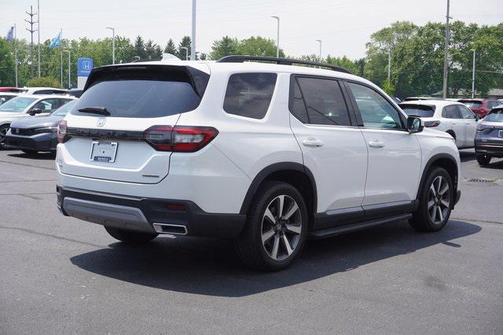 2024 Honda Pilot Touring 8-Passenger