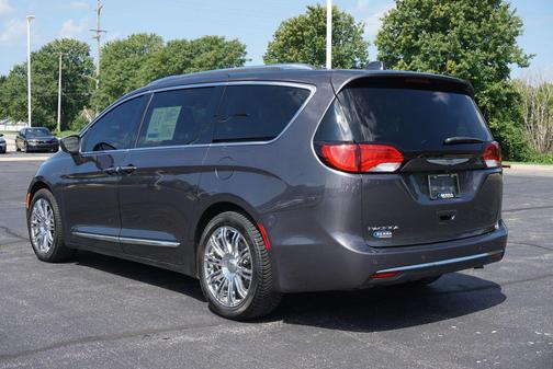 Granite Crystal Metallic Clearcoat 2018 Chrysler Pacifica Touring-L Plus